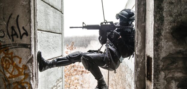 tactical rappeling
