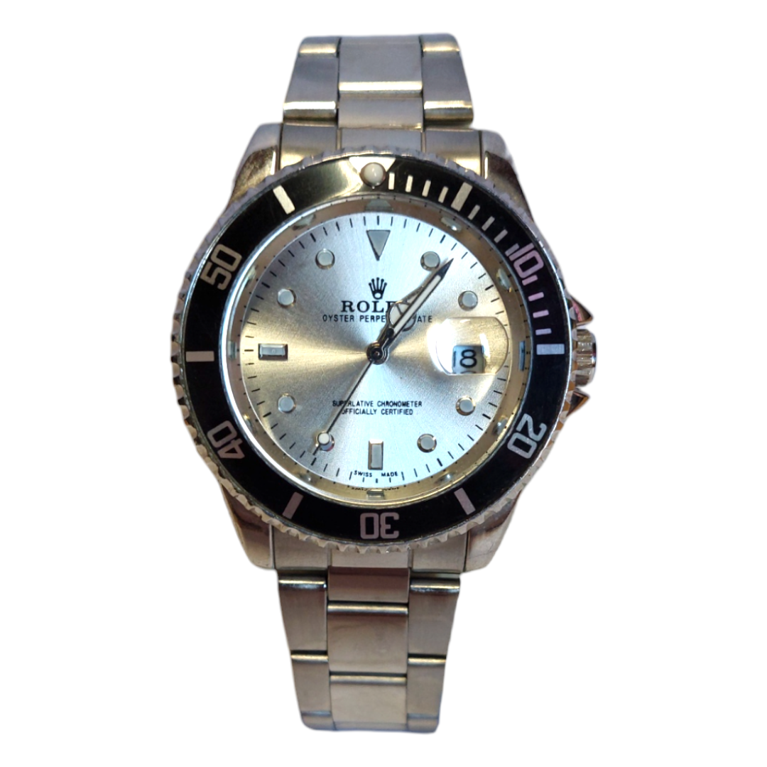 Reloj Estilo Submariner Plateado - Con Esfera Plateada Y Bisel Negro Giratorio