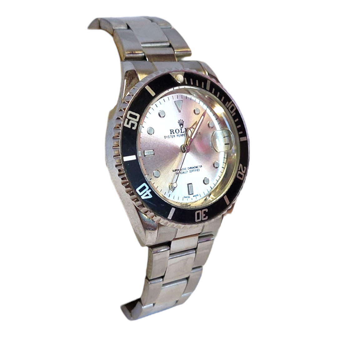 Reloj Estilo Submariner Plateado - Con Esfera Plateada Y Bisel Negro Giratorio - Imagen 4